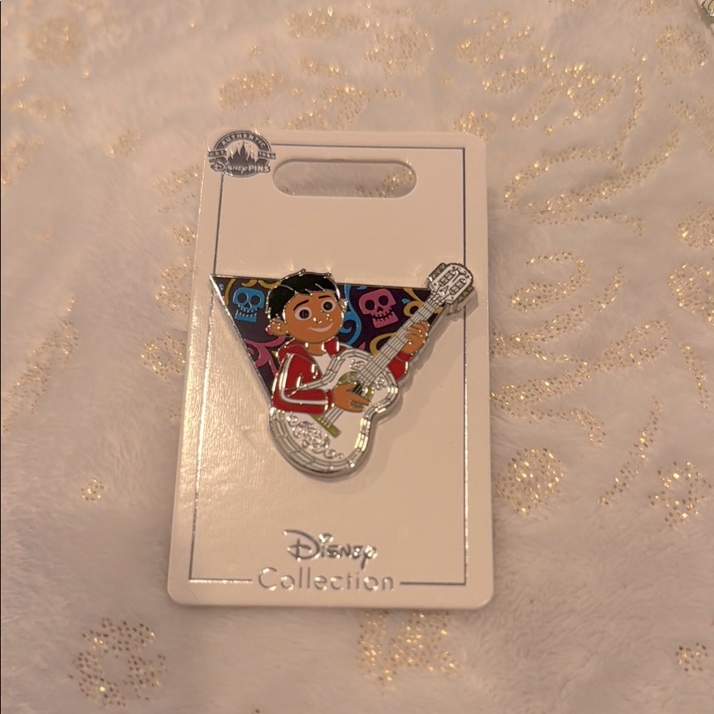 Disney Collection Guitar Pin Coco Miguel